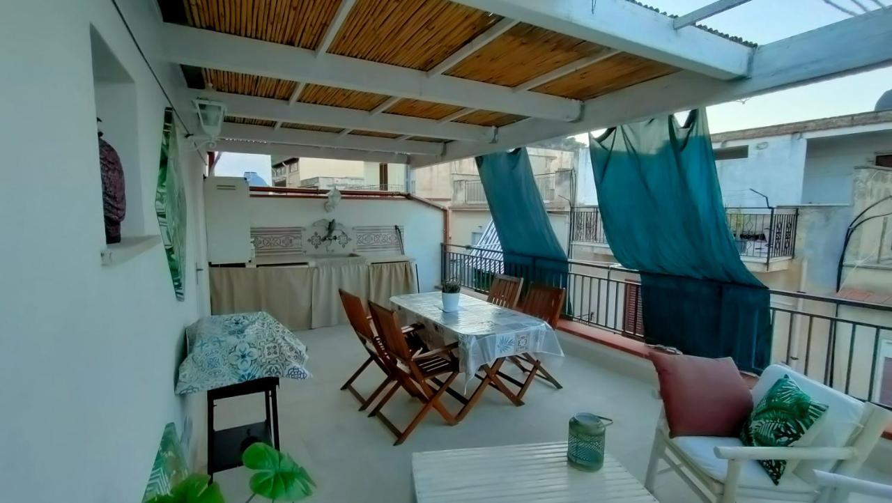 Casa Vacanze Gloria カステッランマーレ・デル・ゴルフォ エクステリア 写真
