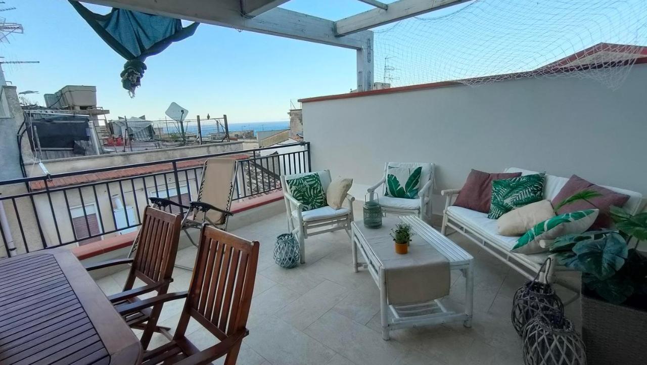 Casa Vacanze Gloria カステッランマーレ・デル・ゴルフォ エクステリア 写真