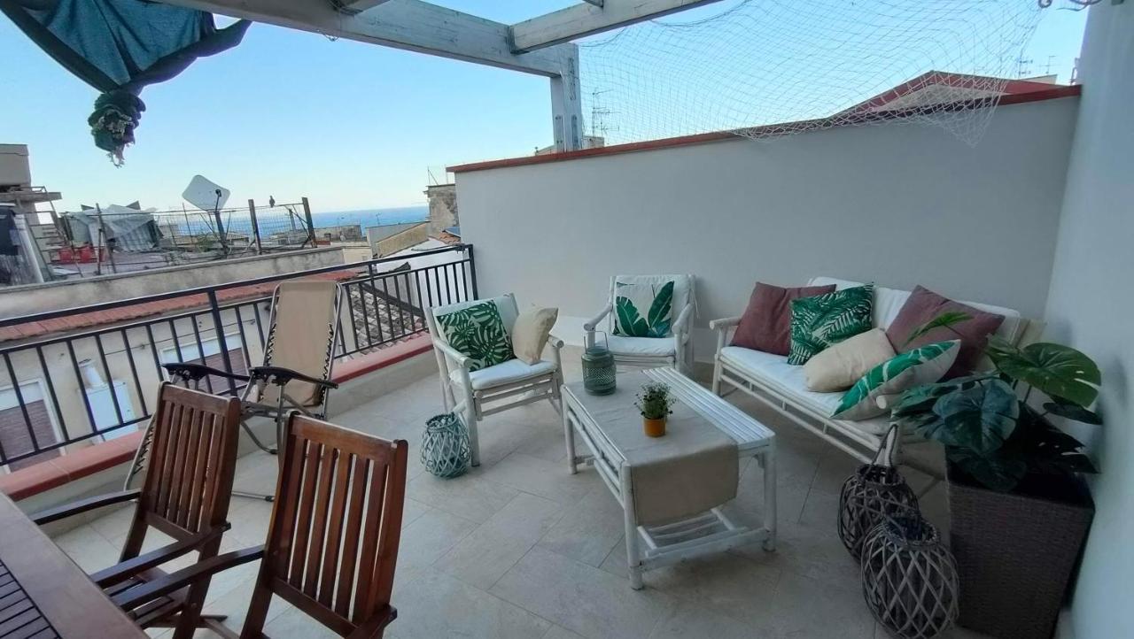 Casa Vacanze Gloria カステッランマーレ・デル・ゴルフォ エクステリア 写真