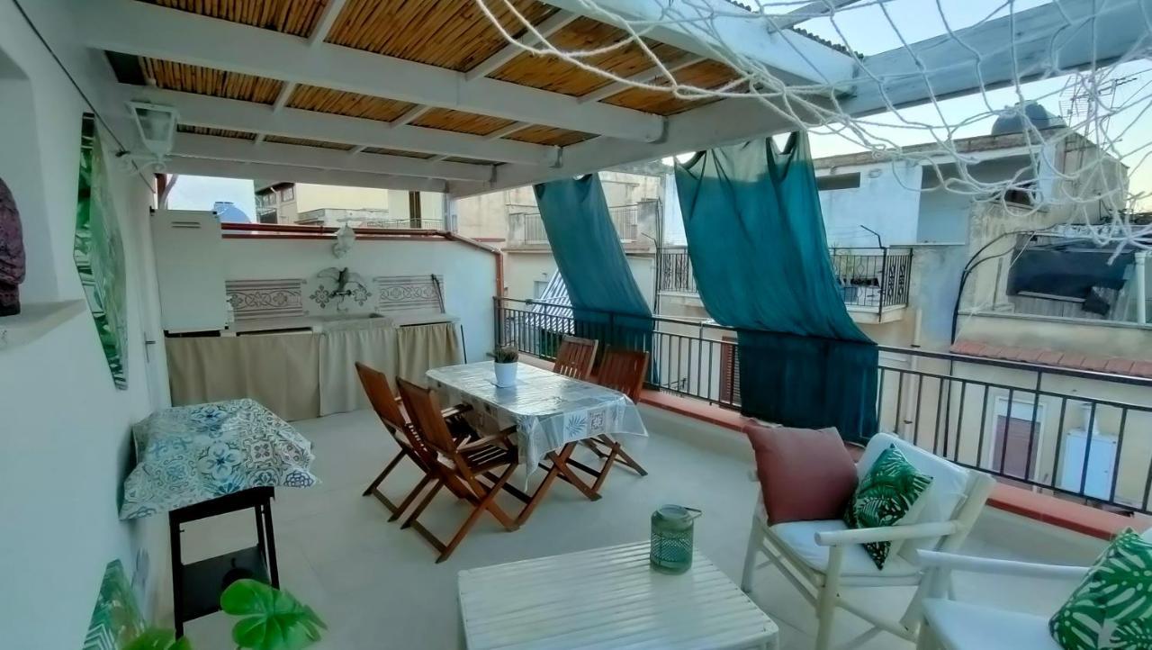 Casa Vacanze Gloria カステッランマーレ・デル・ゴルフォ エクステリア 写真